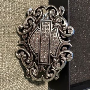 NWT Harley Davidson authentic belt buckle women’s. Lots of bling.